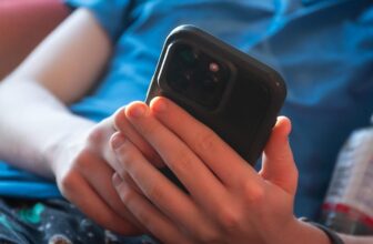 Flickering lights could help fight misinformation