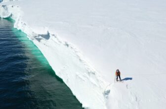 Scientists Uncover Surprising Link Between Tides and Earth’s Biggest Icebergs