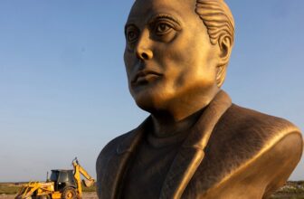 Tech Bros Are Obsessed With Statue-Maxxing